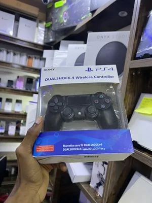 DUALSHOCK 4 WIRELESS CONTROLLER product image thumbnail 1